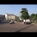 Wer sich keinen Stand im New Market leisten kann, breitet seine Waren auf den Gehsteigen aus